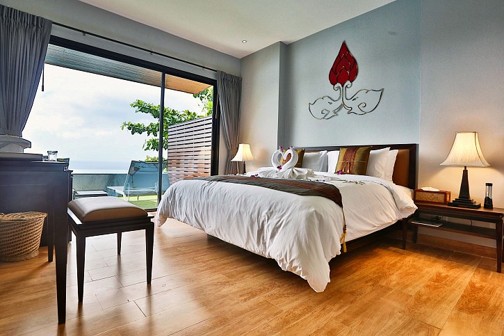 带泳池的家庭两卧室套房