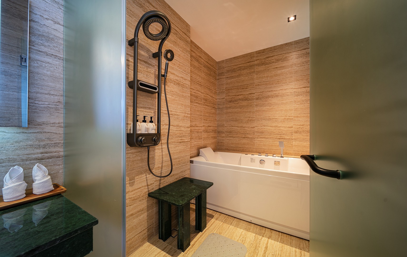 Grand Thai 2 Bedroom Suite