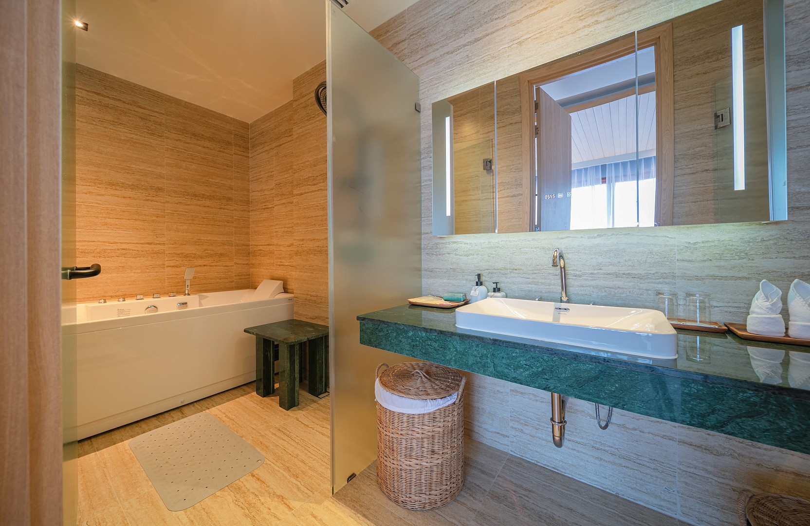 Grand Thai 2 Bedroom Suite