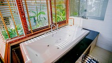 Grand thai with spa bath